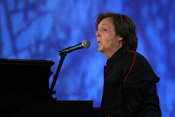 Paul McCartney singt  Hey Jude