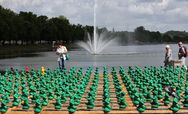 Installation "Einheitsmännchen" in Schwerin