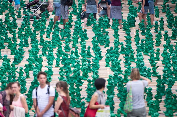 Ottmar Hörl - Kunstinstallation "Grenzen Überwinden"