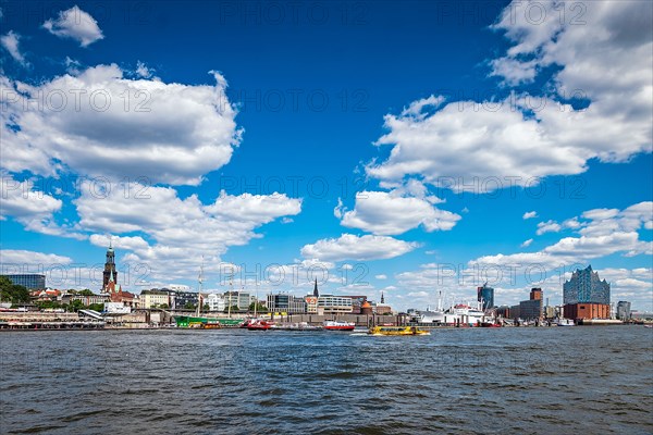 Reise Architektur, Musik, Hamburger Hafen Elbphilharmonie Konzerthaus Klassik