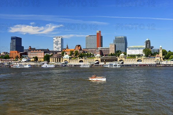 St. Pauli Landungsbruecken und Hafenkrone, St. Pauli Landing Stages and Hafenkrone
