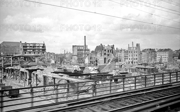 Nachkriegszeit - Trümmer in Hamburg 1947