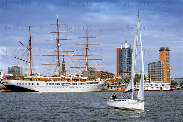 Kreuzfahrtschiff Sea Cloud II im Hafen von Hamburg, Deutschland