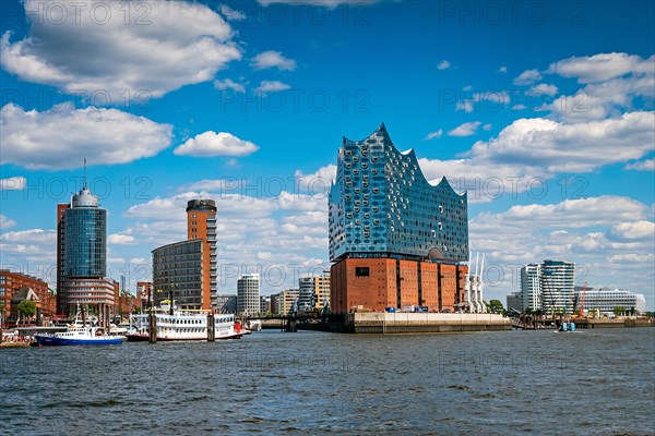Reise Architektur, Musik, Hamburger Hafen Elbphilharmonie Konzerthaus Klassik