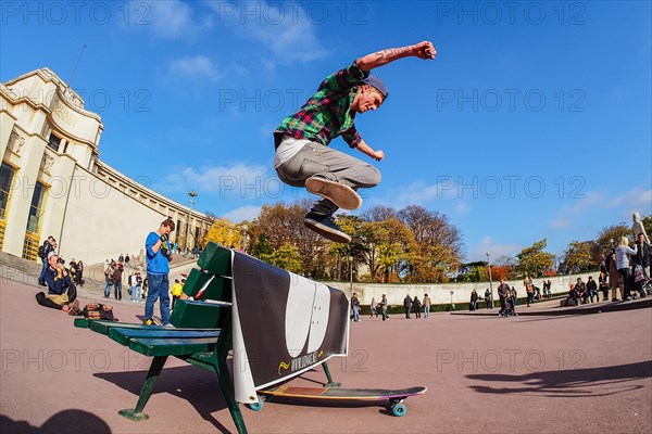Skateboard, place du Trocadero, Paris