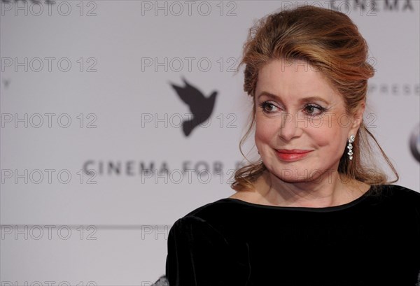 French actress Catherine Deneuve arrives at the 'Cinema
for Peace' gala at the 59th Berlin International Film Festival in
Berlin, Germany, 09 February 2009. 'Cinema for Peace' is a
worldwide initiative promoting humanity through film. Members o |