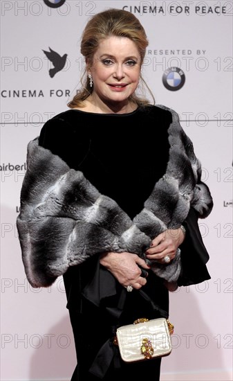 French actess Catherine Deneuve arrives at the 'Cinema
for Peace' gala at the 59th Berlin International Film Festival in
Berlin, Germany, 09 February 2009. 'Cinema for Peace' is a
worldwide initiative promoting humanity through film. Members of |