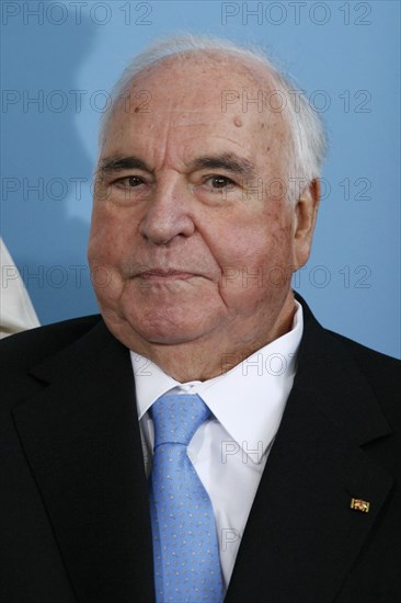 Bundeskanzler a.D. Helmut KOHL, Portraet, Portrait, 
Festakt zu Ehren von Bundeskanzler a.D. Dr. Helmut KOHL aus Anlass seines 80. Geburtstags in Ludwigshafen, 05.05.2010. | Verwendung weltweit