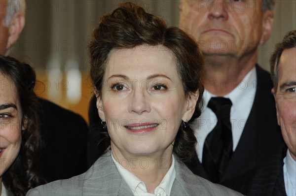 Die Schauspielerin Iris Berben als Abgeordnete und Juristin Elisabeth Selbert posiert am 08.11.2013 in Köln bei einem Fototermin zu den Dreharbeiten des historischen ARD TV-Drama "Artikel 3". Der Sendetermin ist für 2014 im Ersten geplant. Foto: Horst Galuschka | Verwendung weltweit