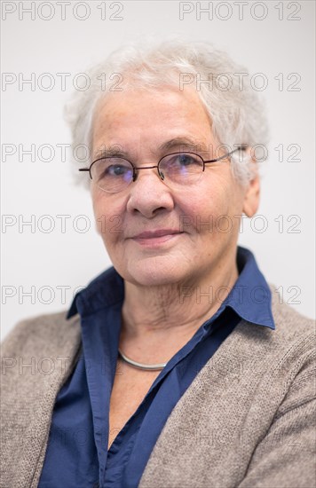 Die Biochemikerin und Medizinnobelpreisträgerin Christiane Nüsslein-Volhard, aufgenommen am 04.10.2017 im Max-Planck-Institut für Entwicklungsbiologie in Tübingen (Baden-Württemberg). (zu dpa «Als Frau früh Spitzenforscherin: Christiane Nüsslein-Volhard wird 75» vom 13.10.2017) Foto: Sebastian Gollnow/dpa | Verwendung weltweit