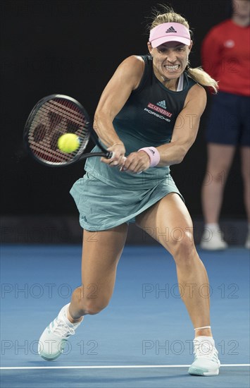 (190116) -- MELBOURNE, Jan. 16, 2019 () -- Angelique Kerber of Germany returns the ball during the women's singles second round match against Beatriz Haddad Maia of Brazil at the Australian Open in Melbourne, Australia, Jan. 16, 2018. (/Lui Siu Wai) |