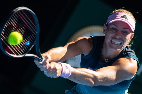 (190120) -- MELBOURNE, Jan. 20, 2019 () -- Angelique Kerber of Germany is in action during women's singles 4th round match between Angelique Kerber of Germany and Danielle Collins of the United States at 2019 Australian Open in Melbourne, Australia, on Jan. 20, 2019. (/Bai Xue) |