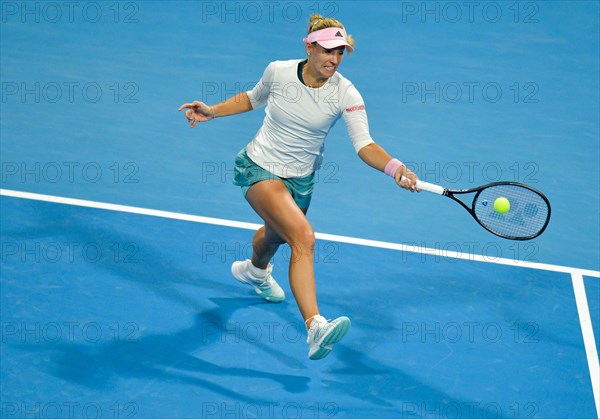 (190216) -- DOHA, Feb. 16, 2019 () -- Angelique Kerber of Germany hits a return during the women's singles semifinal between Angelique Kerber of Germany and Elise Mertens of Belgium at the 2019 WTA Qatar Open in Doha, Qatar, Feb. 15, 2019. Angelique Kerber lost 1-2. (/Nikku) |