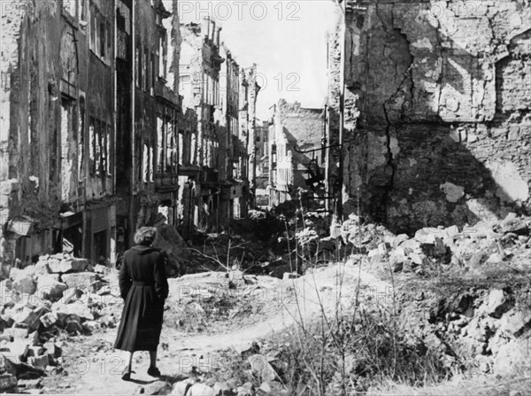 (FILE) An undated historical archive photo shows a woman walking in ruins in Dresden, Germany, after World War II. In the nights from 13th to 15th of February in 1945, allied US and British bomber squads raided the city of Dresden with massive |