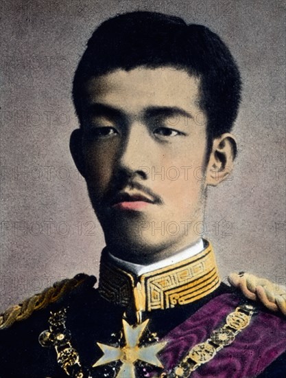 Der Kaiser von Japan, Hirohito (1901 - 1989), war der 124. Tenno der japanischen Thronfolge.
Asia, Japan, Asiatic, travel, 1910s, 1920s, 20th century, archive, Carl Simon, history, historical, exquisit collection - minimum price: 50,--/licence, Japanese, man, portrait, emperor of Japan, Tenno, young emperor Hirohito, monarchy, empire, uniform, cross, order, hand coloured glass slide | Verwendung weltweit