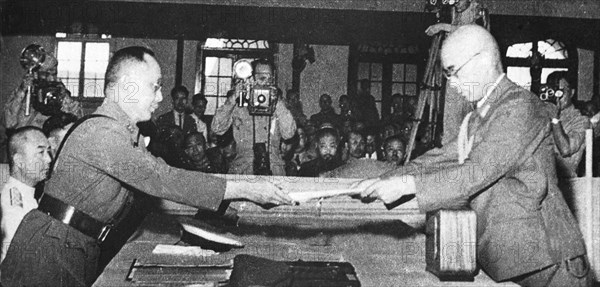 (160814) -- BEIJING, Aug. 14, 2016 () -- File photo taken on Sept. 9, 1945 shows He Yingqin (L), representative of the Chinese government, receiving the surrender of Japan in Nanjing, east China. On Aug. 15, 1945, Japanese Emperor Hirohito delivered a recorded radio address to the nation, announcing the surrender of Japan in World War II, one day after Japan declared its acceptance of the provisions of the Potsdam Proclamation jointly issued by China, the United States and Britain on July 26, 1945, with the Soviet Union joining later. More than 35 million Chinese were killed or injured in the war of resistance against Japanese aggression, accounting for one-third of the total casualties of all countries during WWII, according to incomplete official statistics. (Xinhua)(zkr) |