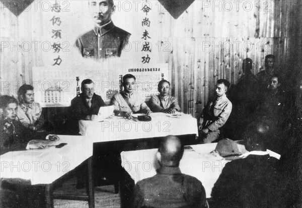 (160814) -- BEIJING, Aug. 14, 2016 () -- File photo taken on Aug. 21, 1945 shows Chinese Chief of Staff of the ground forces Xiao Yisu (4th L) summoning Japanese representative of surrender Takeo Imai in Zhijiang in central China's Hunan. On Aug. 15, 1945, Japanese Emperor Hirohito delivered a recorded radio address to the nation, announcing the surrender of Japan in World War II, one day after Japan declared its acceptance of the provisions of the Potsdam Proclamation jointly issued by China, the United States and Britain on July 26, 1945, with the Soviet Union joining later.More than 35 million Chinese were killed or injured in the war of resistance against Japanese aggression, accounting for one-third of the total casualties of all countries during WWII, according to incomplete official statistics. (Xinhua)(zkr) |