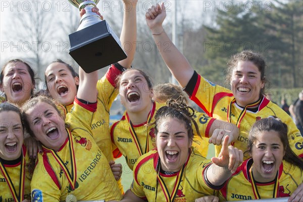 03 March 2018, Belgium, Brussels: Rugby Europe Women XV Championship 2018. Isabel Rico and Lourdes Alameda from Spain celebrate winning the finals between Spain and the Netherlands.- NO WIRE SERVICE - Photo: Jürgen Keßler/dpa | Verwendung weltweit