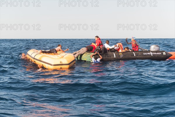Such- und Rettungsmission im Mittelmeer vor der libyschen Küste am 27. Januar 2018; Rettung von circa 90 Menschen in Seenot; Zwei tote Frauen; | Verwendung weltweit