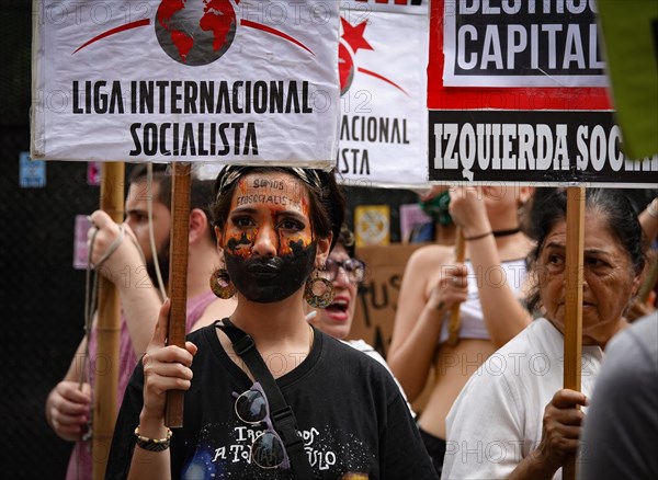 Argentina, Buenos Aires: A demonstrator who has symbolically painted a kangaroo running away from the fire on her face is taking part in a protest against climate policy in front of the Australian Embassy in Buenos Aires