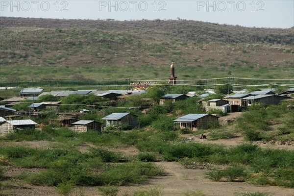 Blick auf den Ort Hadar in der Provinz Afar (Foto vom 19.11.2005). In der Nähe dieses Ortes entdeckte der amerikanische Archäologe Don Johanson mit seinem Team am 24.11.1974 das zu 40 Prozent erhaltene Skelett von "Lucy", einer vor etwa 3,5 Millionen Jahren hier lebenden Frau. Dieser Fund des Australopithecus Afarensis ist der bis heute älteste. Lucy, benannt nach dem Beatles Lied "Lucy in the Sky with Diamonds" wird im Nationalmuseum von Addis Abeba ausgestellt.