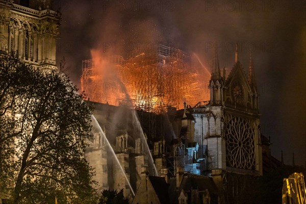 Incendie de Notre-Dame de Paris le 15 avril 2019