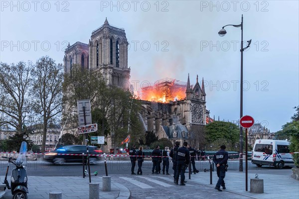 Incendie de Notre-Dame de Paris le 15 avril 2019