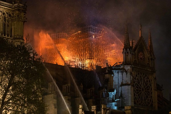 Incendie de Notre-Dame de Paris le 15 avril 2019