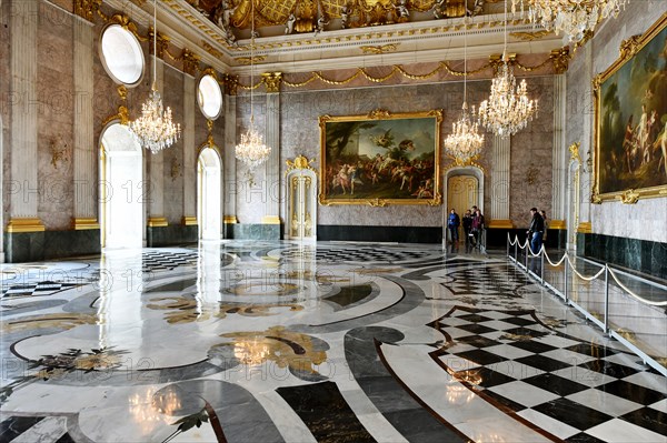 Der Marmorsaal im Neuen Palais zeigt sich am 11.04.2016 in Potsdam