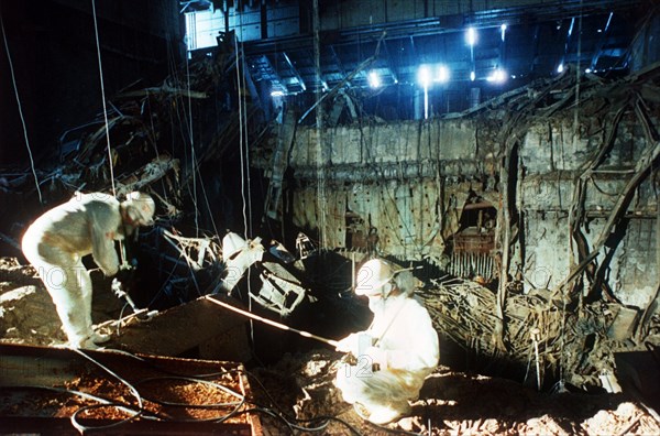 Tchernobyl : équipe de nuit débarrassant des débris, 1986