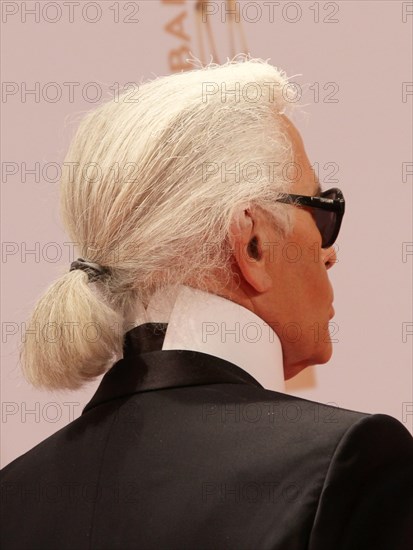 German fashion designer Karl Lagerfeld (C) arrives for the Bambi award in Wiesbaden, Germany, 10 November 2011. The Bambis are the main German media awards and are presented for the 63rd time. Photo: Frank Rumpenhorst dpa/lhe