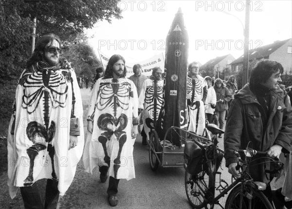 Easter demonstration against nuclear missiles by the peace movement in the Opherdicke district of Holzwickede in Germany on 19 April 1981 .