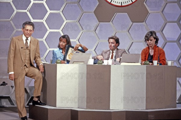 Dalli Dalli, Fernsehshow mit Hans Rosenthal, Deutschland 1971 - 1986, Quizmaster Hans Rosenthal mit der Jury (v. l.) Brigitte Xander, Christian Neureuther und Mady Riehl