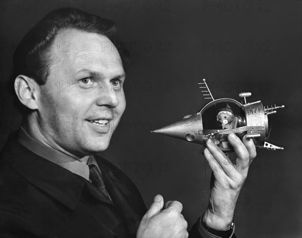 Gerhard Behrendt (Künstlerischer Leiter der Puppentrickfilmstudios beim DDR-Fernsehen und Erschaffer des DDR-Sandmännchens), 1967 / Personen, Portrait, Porträt, Sandmann, Sandmännchen