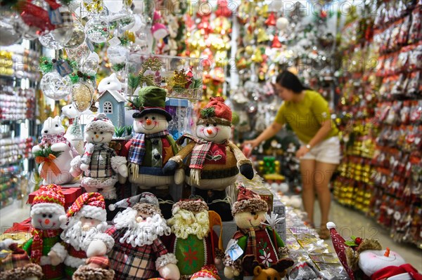 BEIJING, Dec. 14, 2019 () -- Christmas commodities are seen at a booth of the Yiwu International Trade City in Yiwu, east China's Zhejiang Province, June 26, 2019.