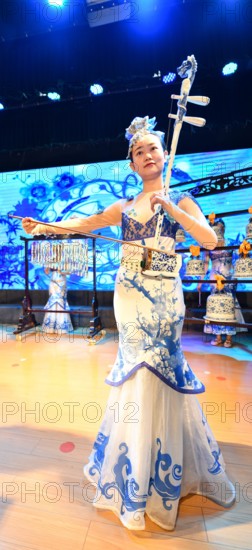 Instrument de musique traditionnel chinois en porcelaine