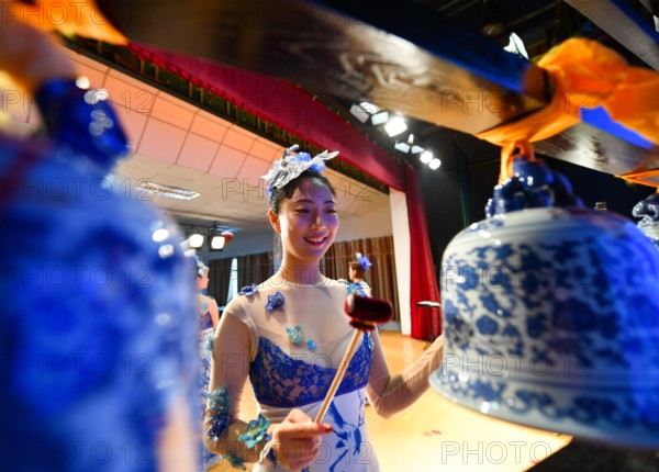 Instrument de musique traditionnel chinois en porcelaine