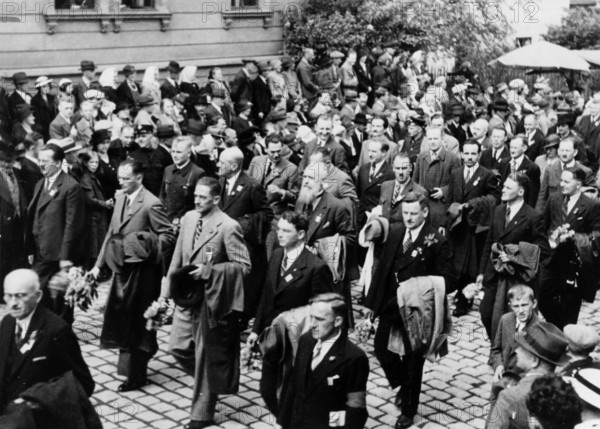 The Sudeten German politician Konrad Henlein (1st row, 2-l) is pictured during the festive procession of the German Cultural Association 1936. Photo: Fotoarchiv für Zeitgeschichte/Archiv || Mininum fee EUR 40