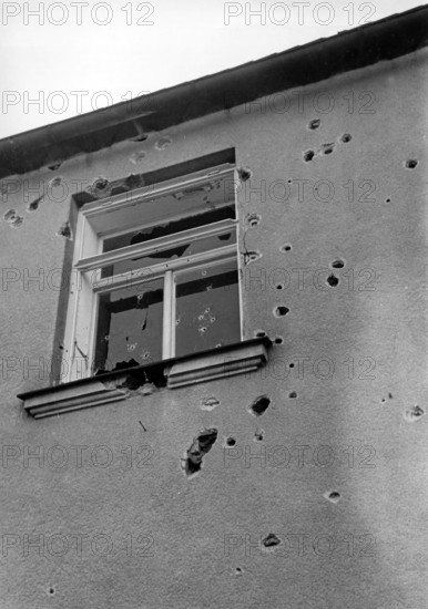 The Nazi news service picture shows - in the run-up to the Munich Agreement - bullet holes in a building in Schoenlinde (today: Krasna Lipa) in September 1938. The original text from Nazi propaganda on the back of the picture reads: "Murder terror in the Sudetenland. Bullet holes from tank guns in a building in Schoenlinde." Photo: Fotoarchiv für Zeitgeschichte/Archive - NO WIRE SERVICE || Mininum fee EUR 40