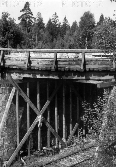 The Nazi propaganda picture shows a Czech explosive device on a railway bridge near the German-Czech border near Rumburg (Rumburk) in the run-up to the Munich Agreement in September 1938. The Nazi news service writes on the back of the picture: "The criminal preparations by the Hussite murderers in Rumburg. A railway crossing in Rumburg, which has been prepared to be demonlished by the murderers. You can still see the preparations for the explosion on the cross." Photo: Fotoarchiv für Zeitgeschichte/Archive - NO WIRE SERVICE || Mininum fee EUR 40