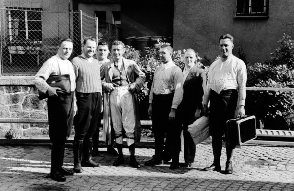 The Nazi propaganda picture shows Sudeten German men after being released from the Czech Army in the run up to the Munich Agreement, location unknown Czech Republic, 1938. The original text from a Nazi news report on the back of the picture reads: "Thus, the Czech Army has sent its Sudeten German soldiers home." Photo: Fotoarchiv für Zeitgeschichte/Archive - NO WIRE SERVICE || Mininum fee EUR 40