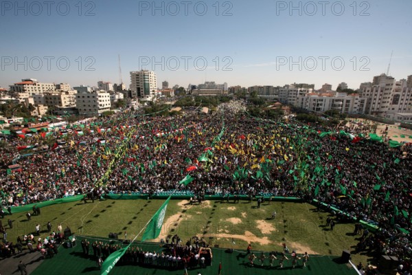 (111018) -- GAZA, Oct. 18, 2011 () -- Thousands of Palestinians attend the welcome ceremony held for the Palestinian prisoners released from Israel in al-Katiba Yard in Gaza City, Oct. 18, 2011. Israel and the Palestinians finished on Tuesday the first phase of a recently reached prisoner swap deal, which involves an Israeli soldier Gilad Shalit and 1,027 Palestinian and Arab prisoners, with the major swap deal site set at the Rafah border crossing between Egypt and the Gaza Strip. ()