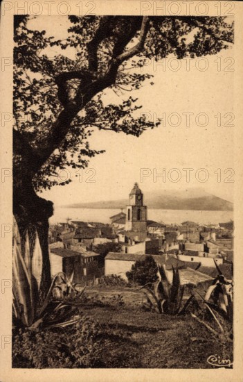 Saint Tropez Var, Vue Générale, Blick auf die Stadt mit Kirchturm