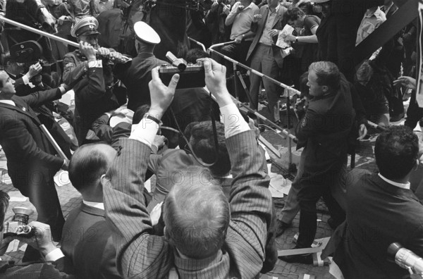 The visit of the Persian couple Emperor Shah Reza Mohammed Pahlavi and Empress Farah Diba, who stayed in West Berlin for 24 hours on 2 June 1967, caused mass demonstrations