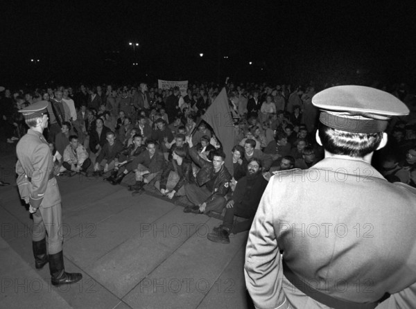 Manifestants sur la place Marx-Engels à Berlin-Est le 24 octobre 1989