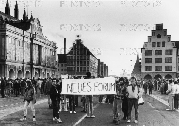 Manifestation du mouvement pour les droits civiques Neues Forum à Rostock le 4 novembre 1989