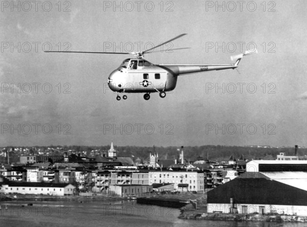 Premier vol du Sikorsky YH-19 49-2012, Bloomfield, Connecticut, 10 novembre 1949