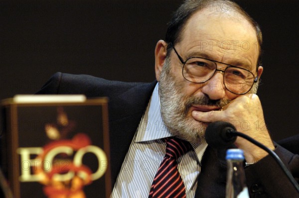 Prof. Umberto Eco stellt bei der Münchner Bücherschau seinen neuen Roman 'Die geheimnisvolle Flamme der Königin Loana' vor., 18.11.2004