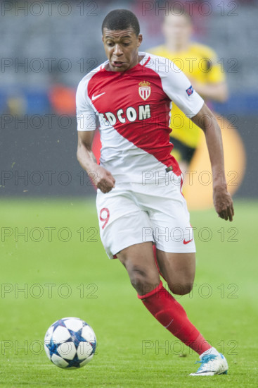 Kylian MBAPPE (Monaco) mit Ball, Einzelaktion mit Ball, Aktion, Fussball Champions League, Viertelfinale, Hinspiel, Borussia Dortmund (DO) - AS Monaco (Monaco) 2:3, am 12.04.2017 in Dortmund/ Deutschland. Â