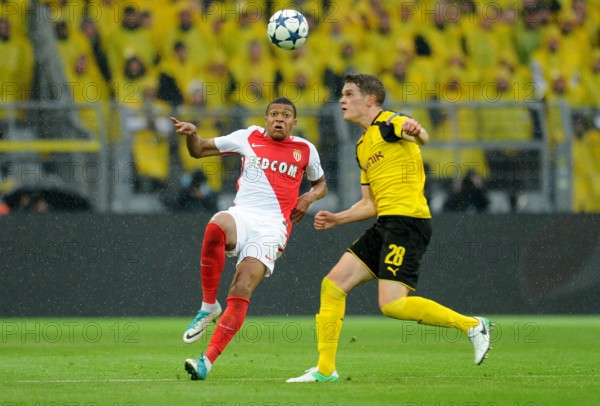 firo : 12.04.2017 Fußball, Saison 2016/2017, Champions League, BVB, Borussia Dortmund - AS Monaco, Viertelfinal-Hinspiel Zweikampf, Mathias GINTER, BVB Borussia Dortmund, Kylian MBAPPE, AS Monaco, ganze Figur,
